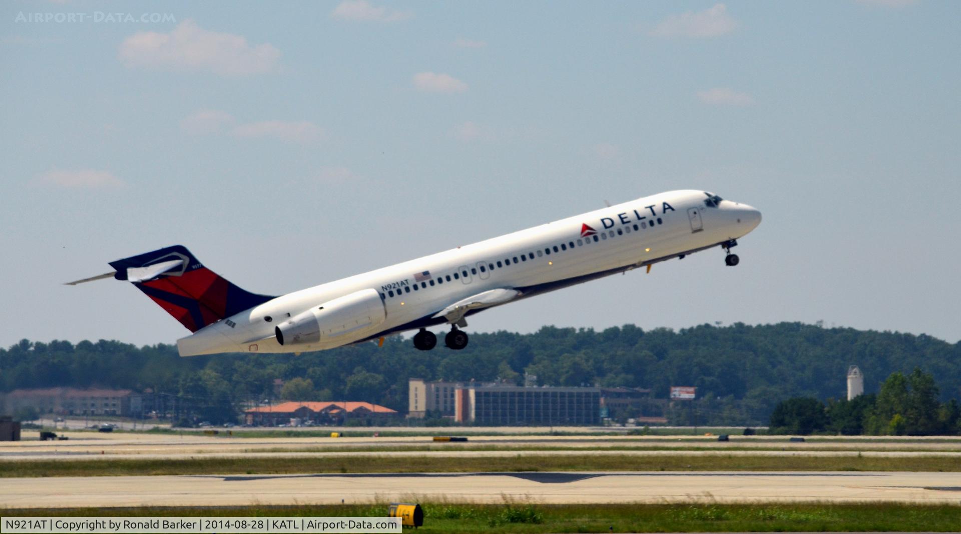 N921AT, 2000 Boeing 717-200 C/N 55082, Takeoff Atlanta