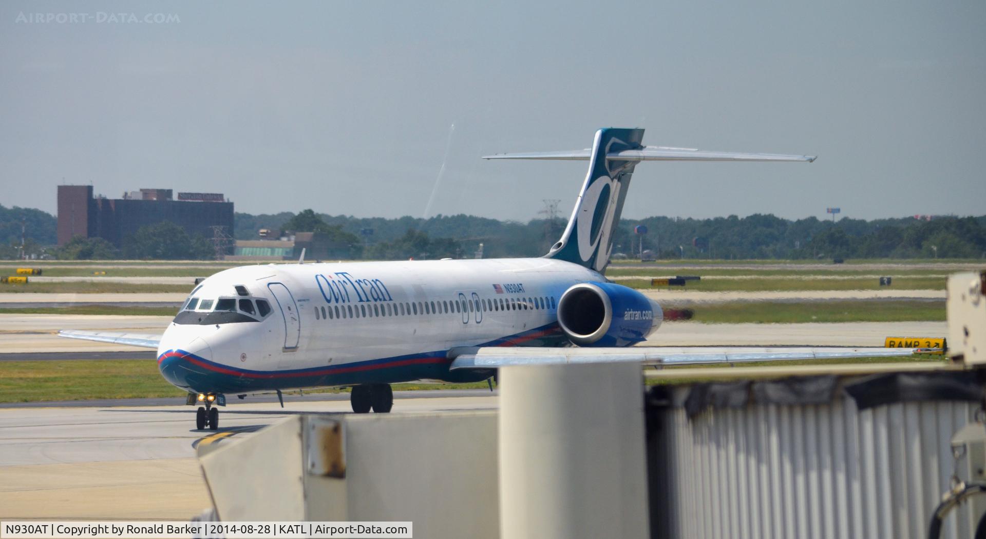 N930AT, 2000 Boeing 717-200 C/N 55072, Taxi Atlanta
