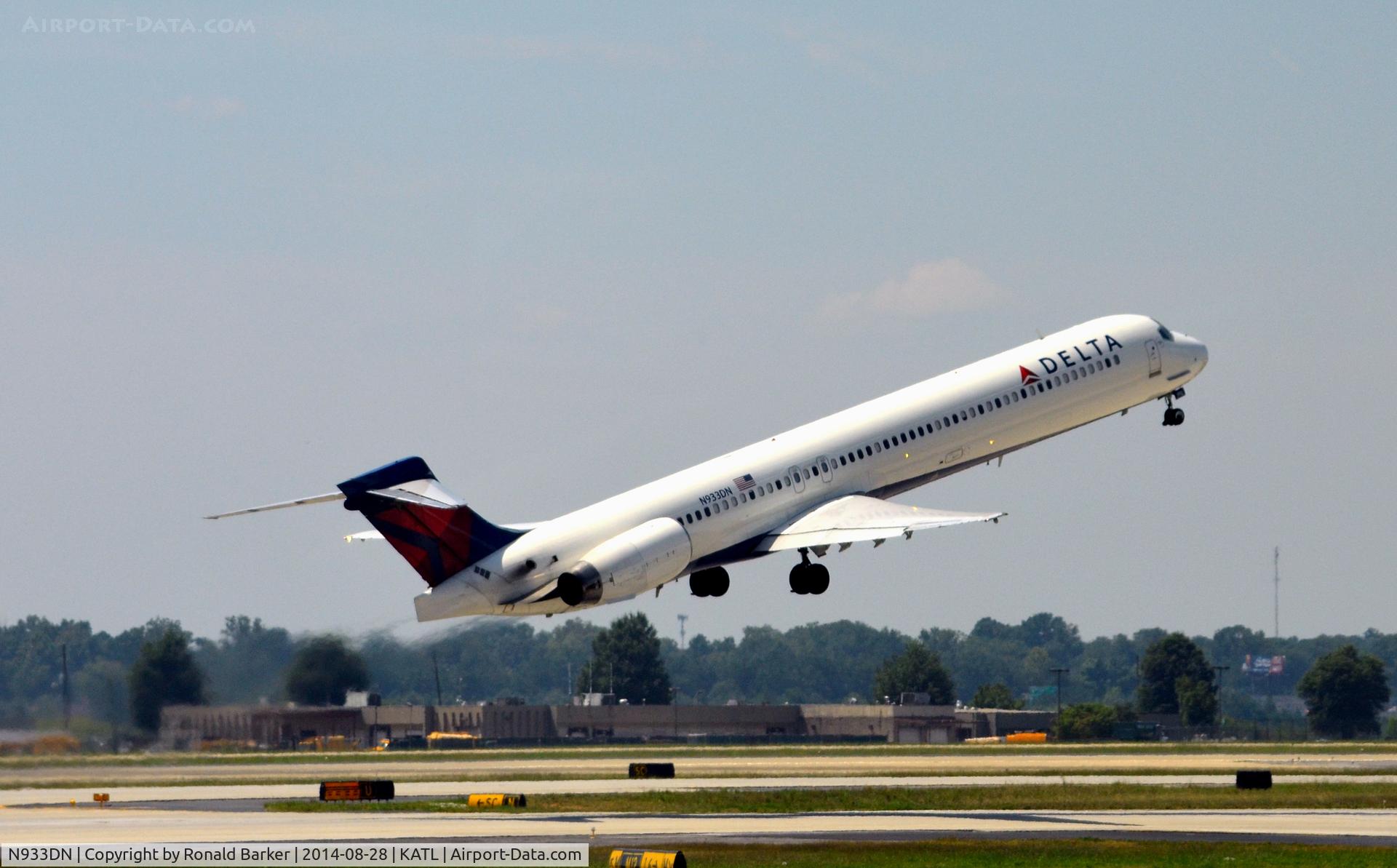 N933DN, 1997 McDonnell Douglas MD-90-30 C/N 53543, Airborne Atlanta