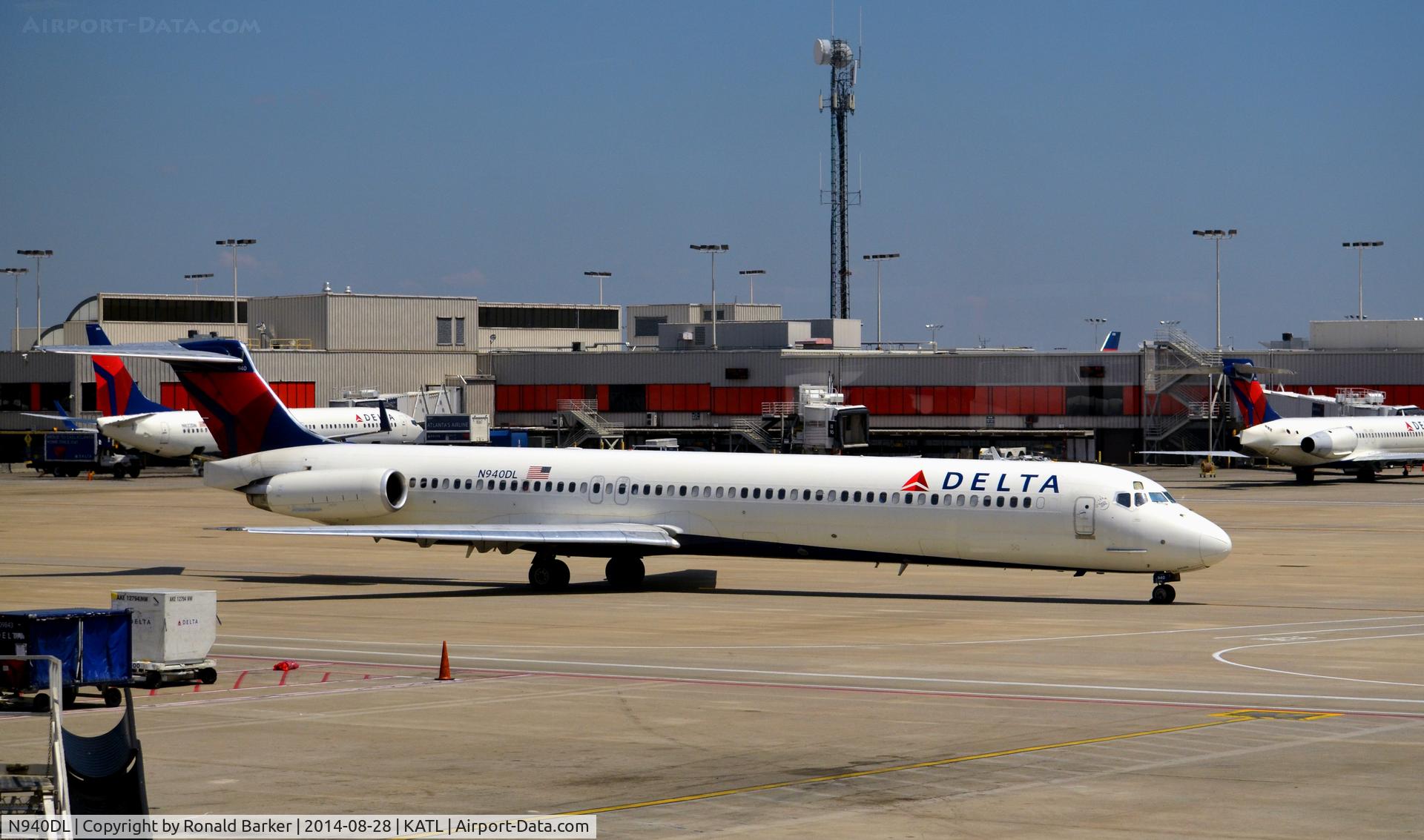 N940DL, 1989 McDonnell Douglas MD-88 C/N 49813, Taxi Atlanta