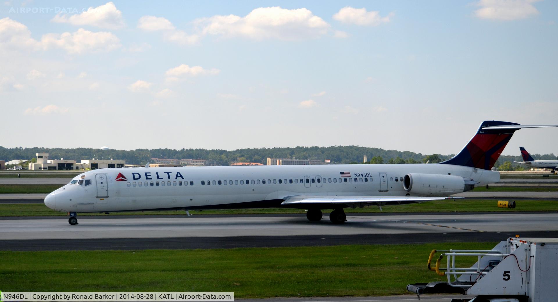 N946DL, 1989 McDonnell Douglas MD-88 C/N 49819, Taxi Atlanta