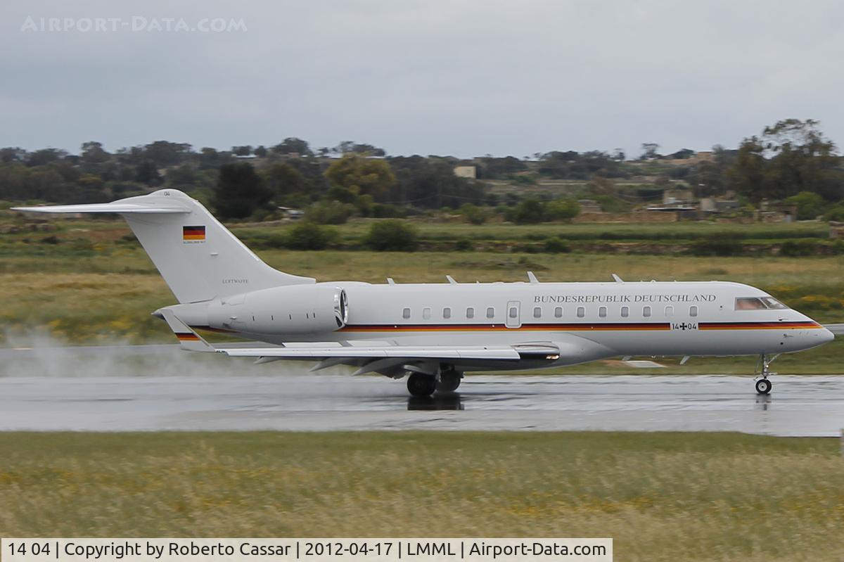 14 04, 2011 Bombardier BD-700-1A11 Global 5000 C/N 9417, Runway 31