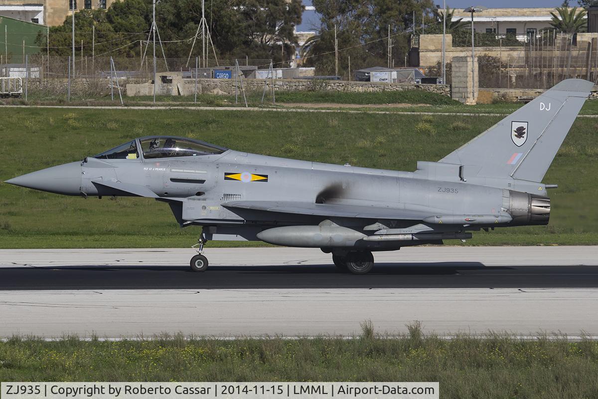 ZJ935, 2006 Eurofighter EF-2000 Typhoon FGR4 C/N 0115/BS026, Runway 31