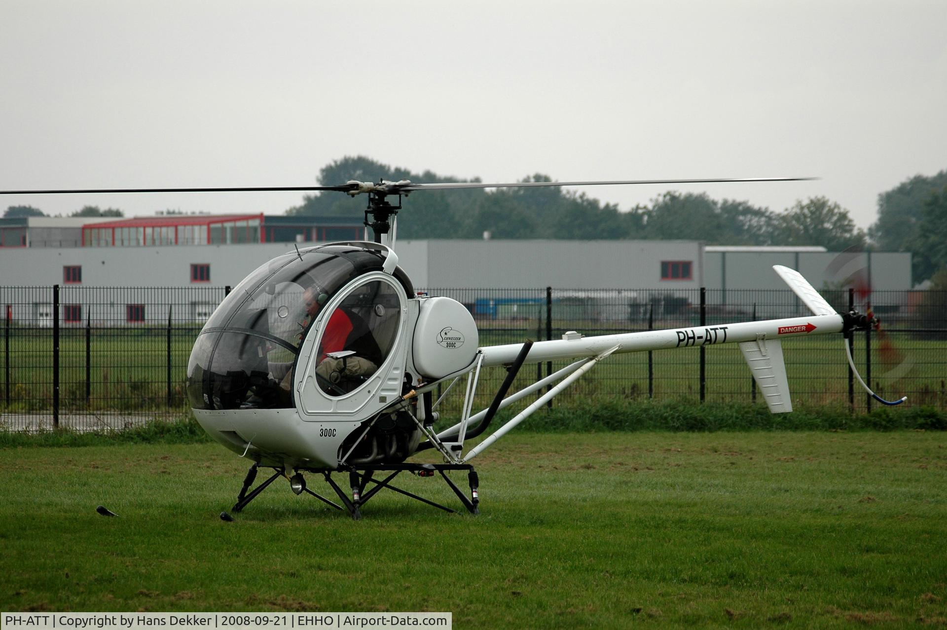 PH-ATT, Schweizer 300C C/N S1787, Full stop landing.