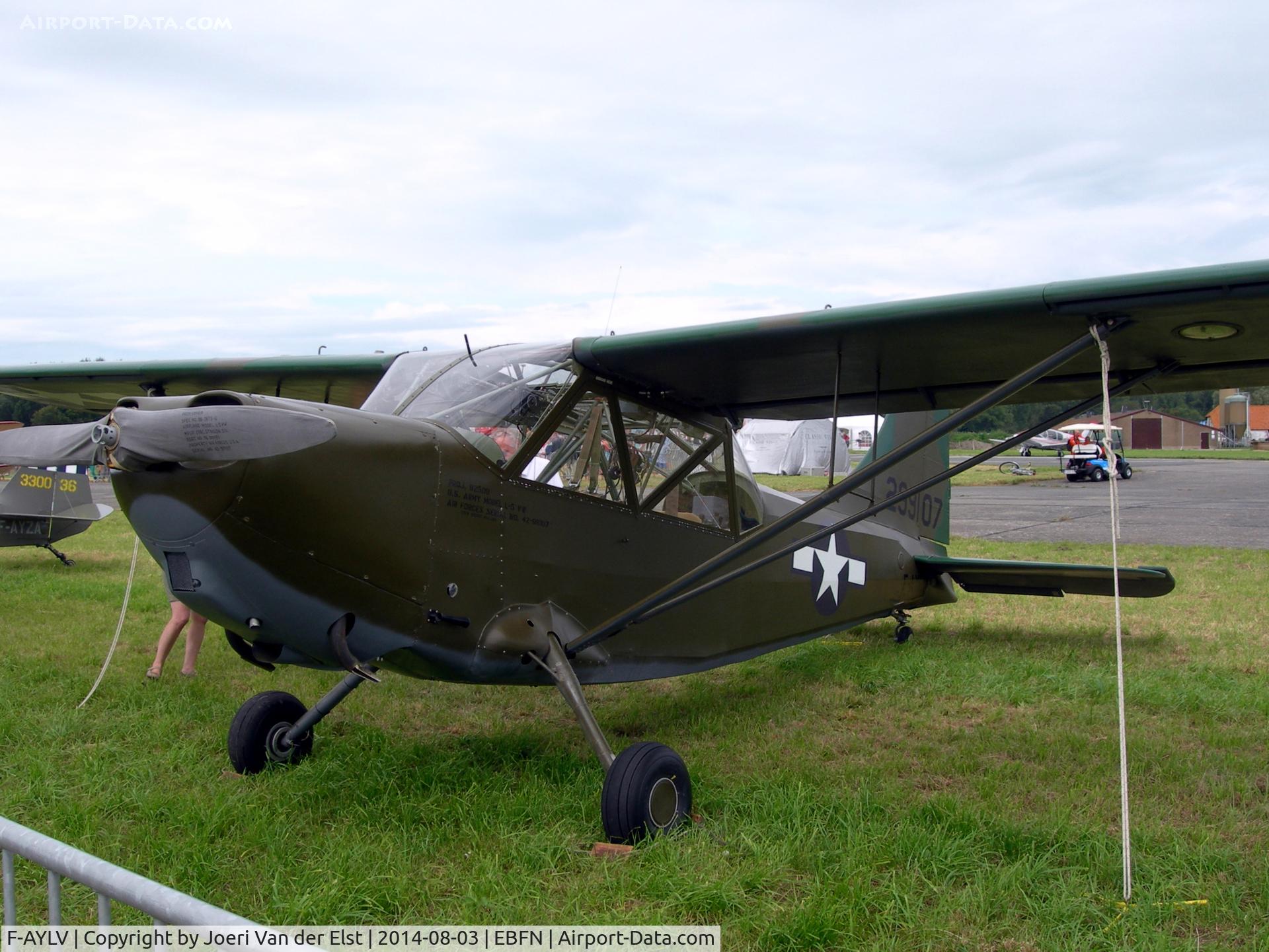 F-AYLV, 1943 Stinson L-5 Sentinel C/N 76-1348, Koksyde Fly-in 2014
Tail 299107