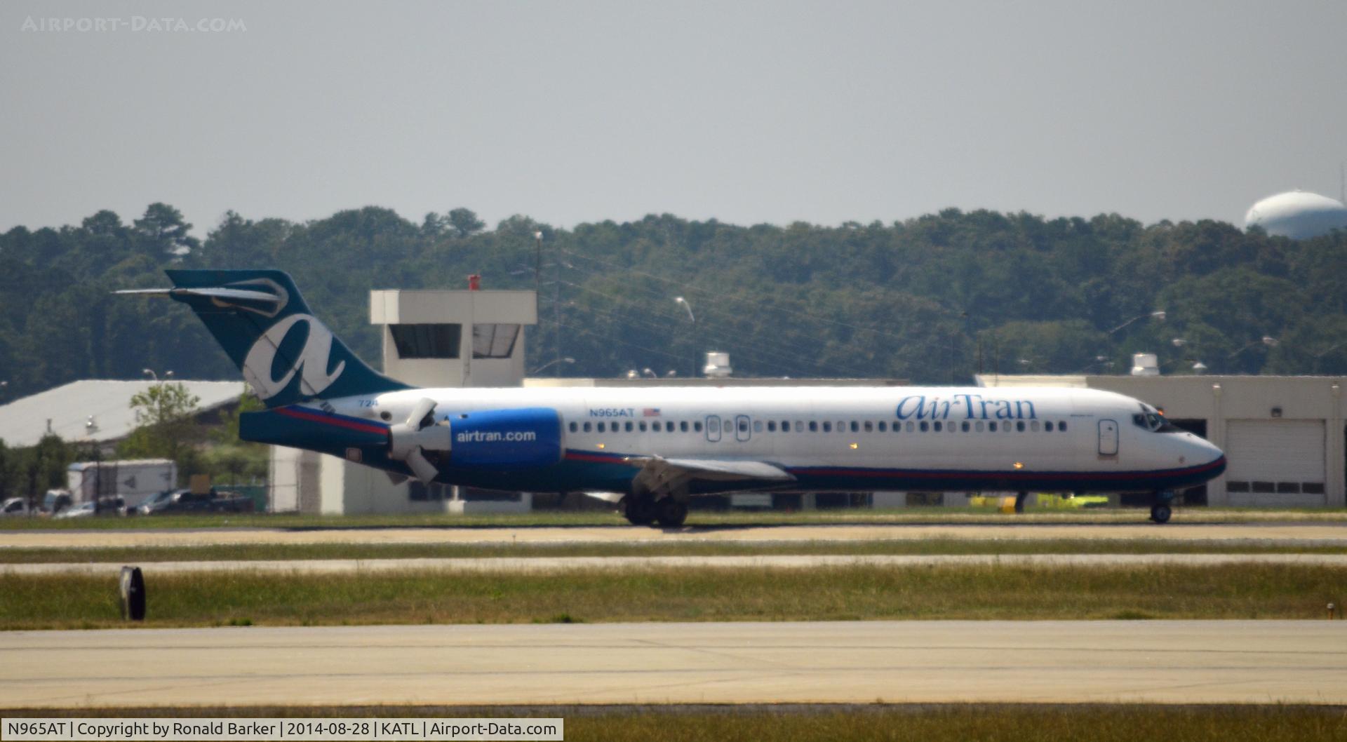 N965AT, 2001 Boeing 717-200 C/N 55026, Landing Atlanta