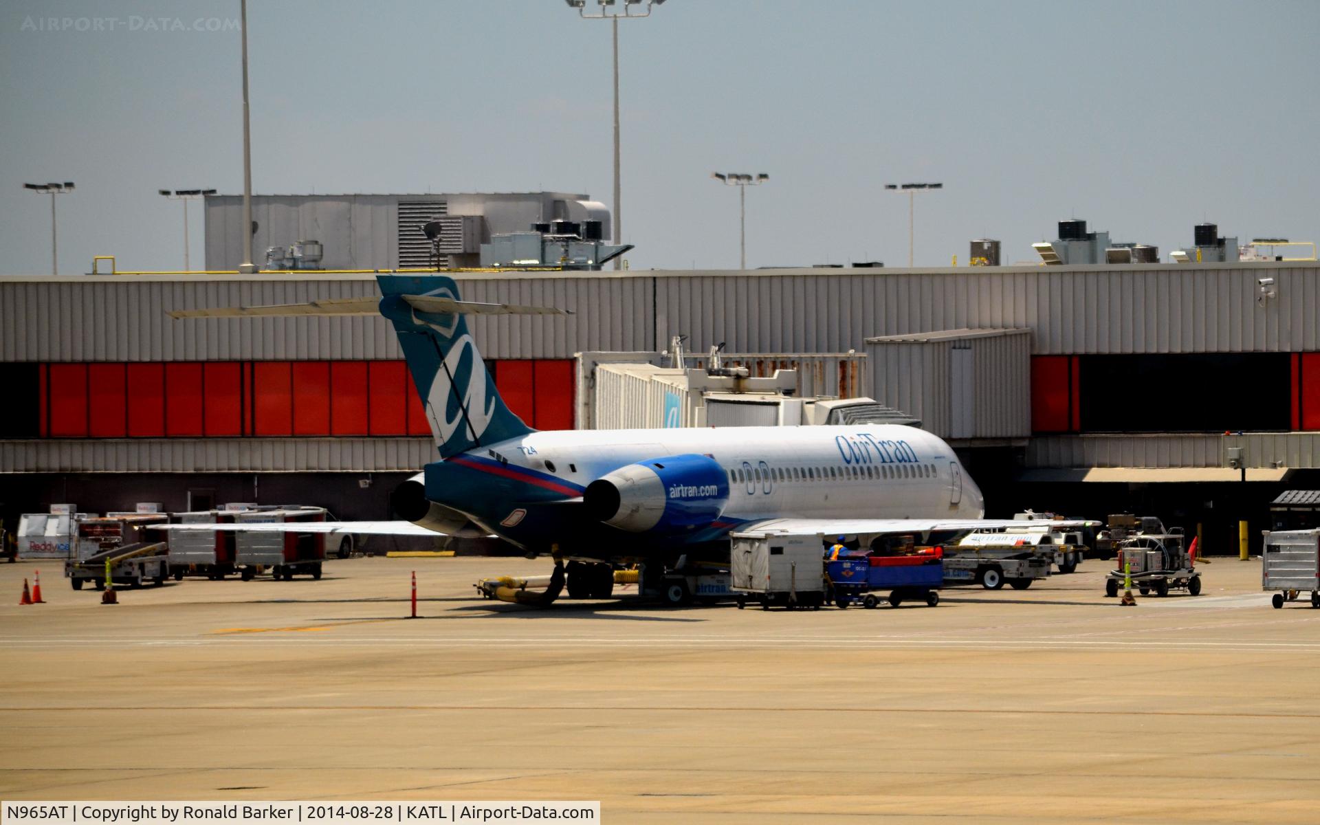N965AT, 2001 Boeing 717-200 C/N 55026, At the gate Atlanta