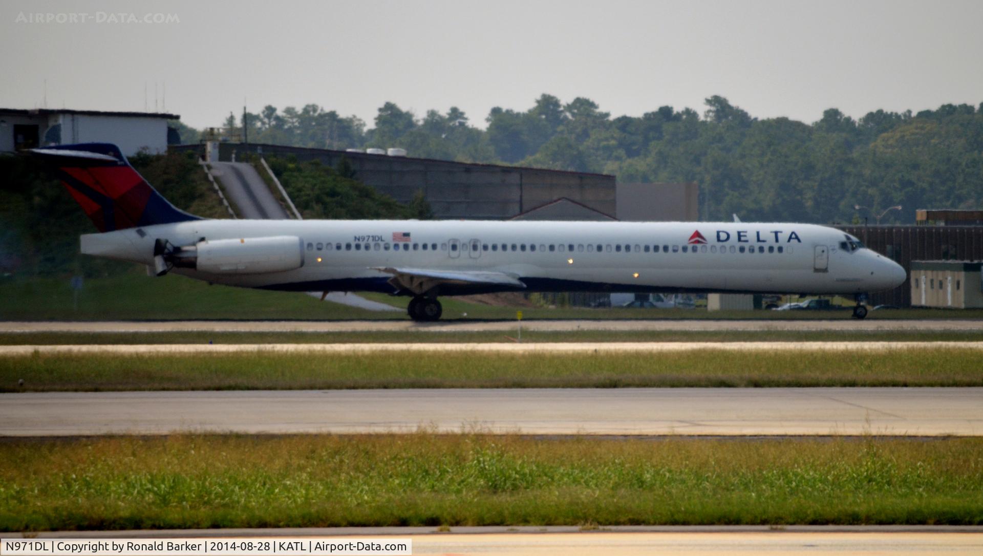 N971DL, 1991 McDonnell Douglas MD-88 C/N 53214, Landing Atlanta