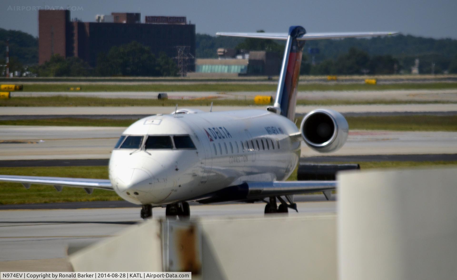 N974EV, 2001 Bombardier CRJ-200ER (CL-600-2B19) C/N 7594, Taxi Atlanta