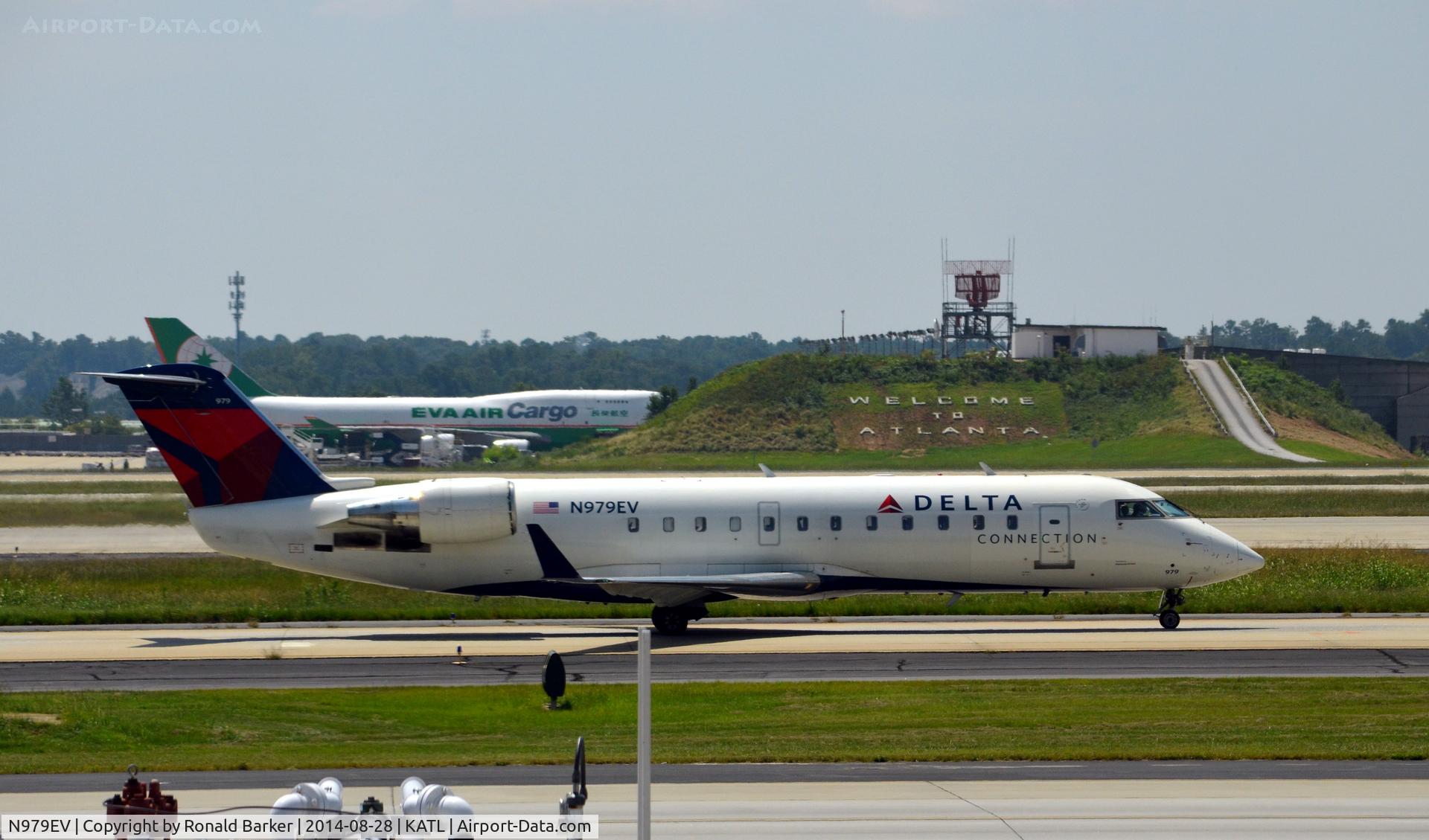 N979EV, 2003 Bombardier CRJ-200ER (CL-600-2B19) C/N 7737, Taxi Atlanta