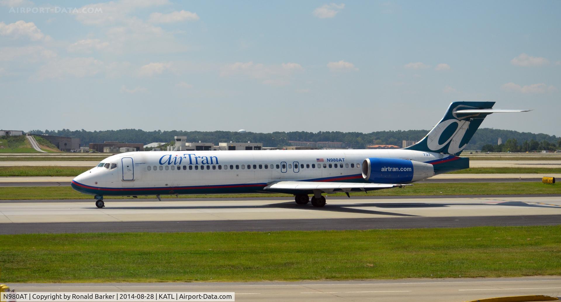 N980AT, 2002 Boeing 717-200 C/N 55039, Taxi Atlanta