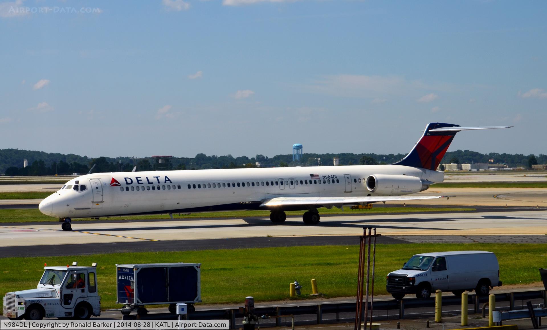 N984DL, 1991 McDonnell Douglas MD-88 C/N 53311, Taxi Atlanta