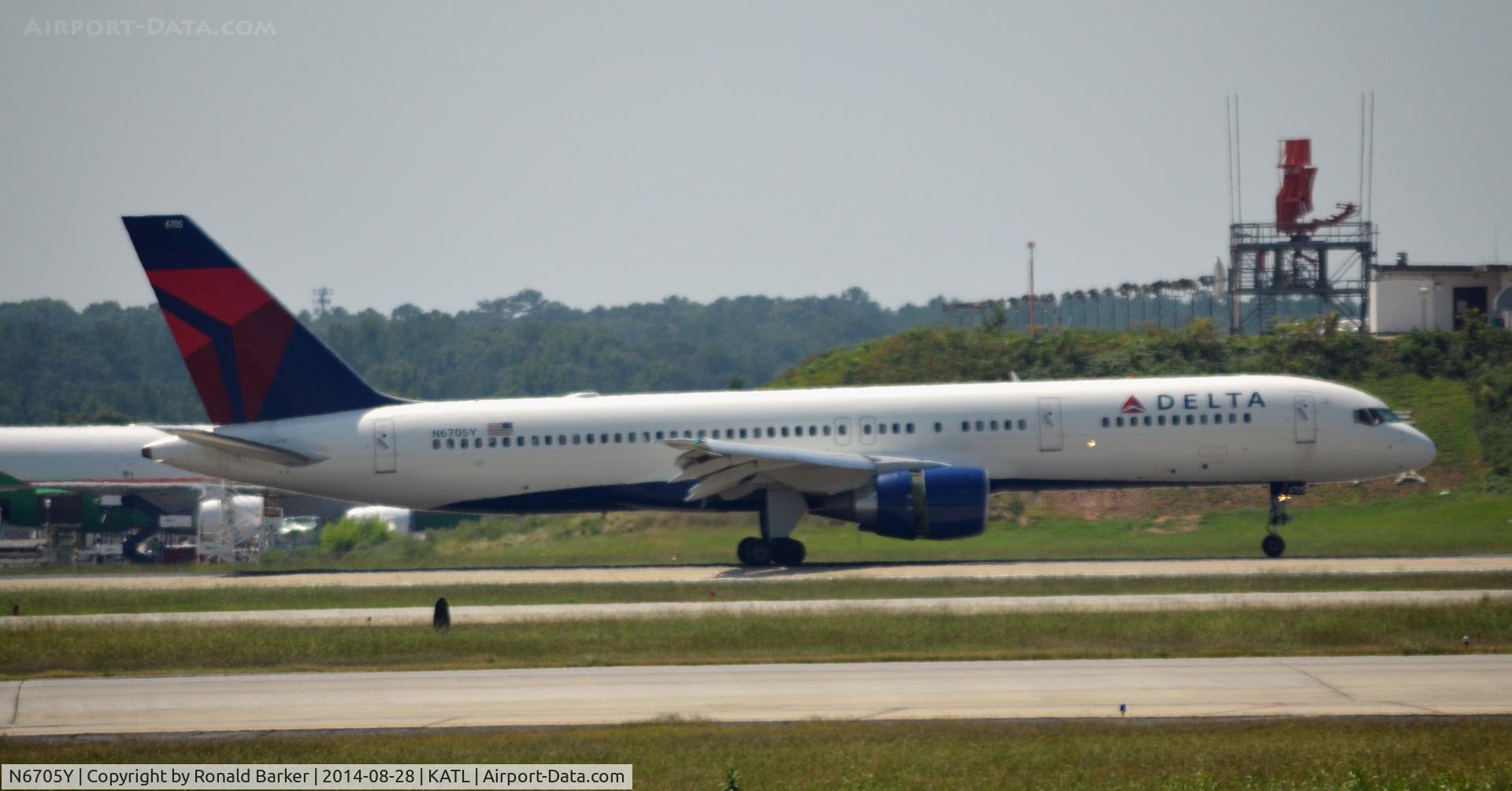 N6705Y, 2000 Boeing 757-232 C/N 30397, Landing Atlanta