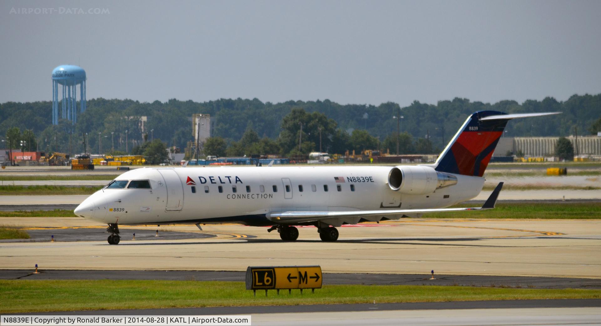 N8839E, 2003 Bombardier CRJ-440 (CL-600-2B19) C/N 7839, taxi Atlanta