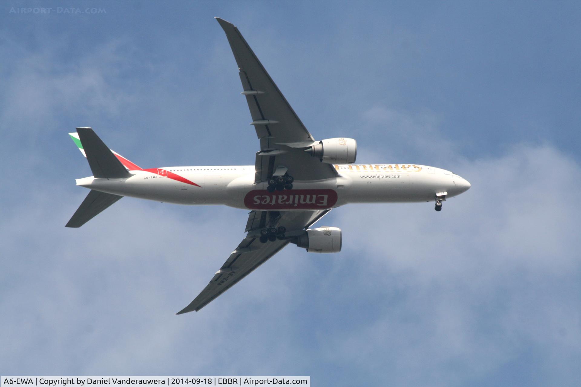 A6-EWA, 2007 Boeing 777-21H/LR C/N 35572, Flight EK183 on approach to RWY 07L