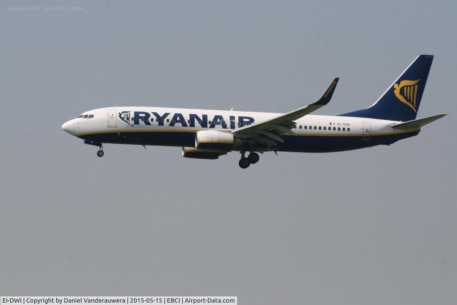 EI-DWI, 2007 Boeing 737-8AS C/N 33643, Descending to RWY 25