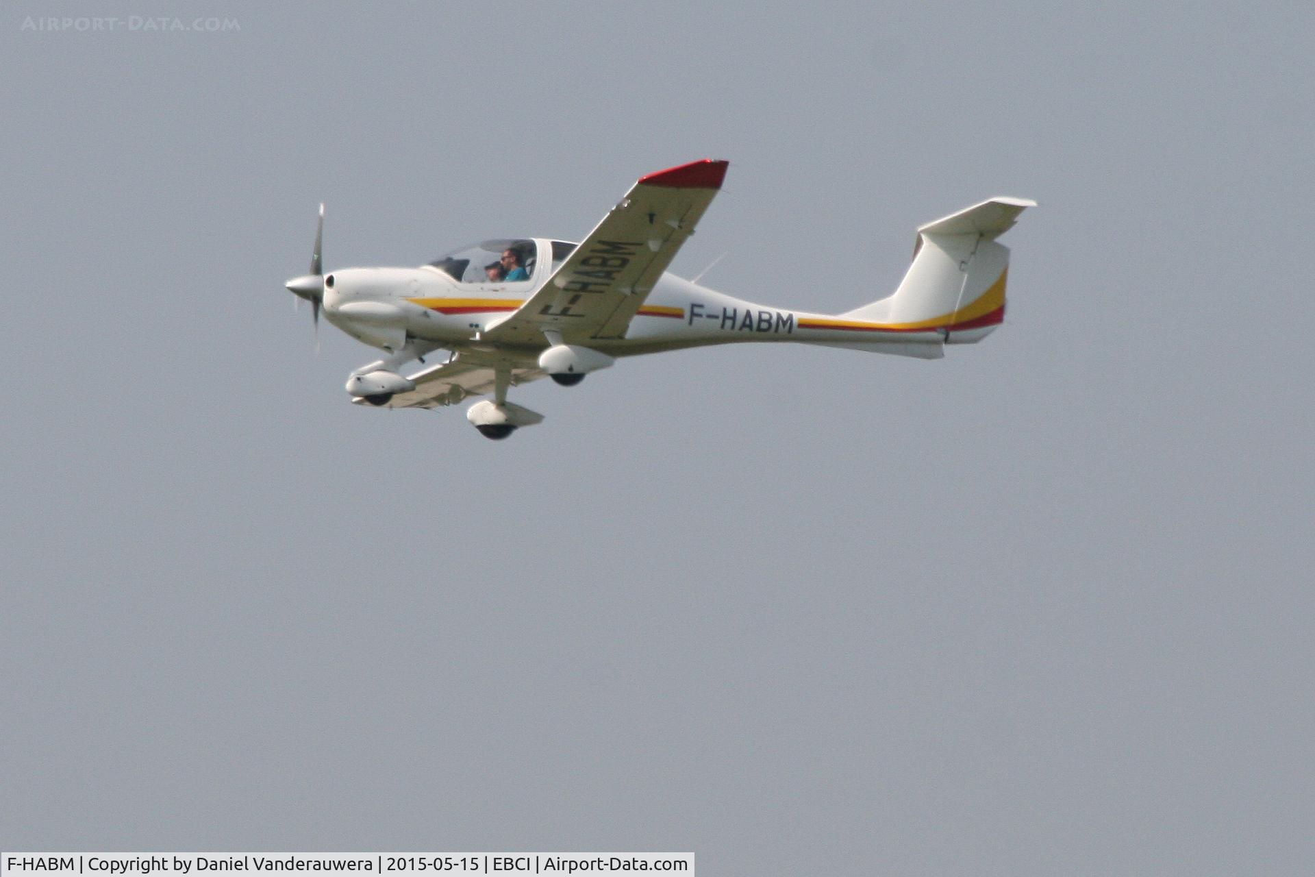 F-HABM, 2003 Diamond DA-40D Diamond Star C/N D4.077, Descending to RWY 25