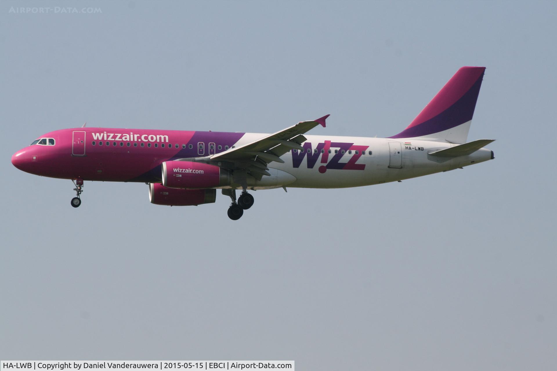 HA-LWB, 2010 Airbus A320-232 C/N 4246, Descending to RWY 25