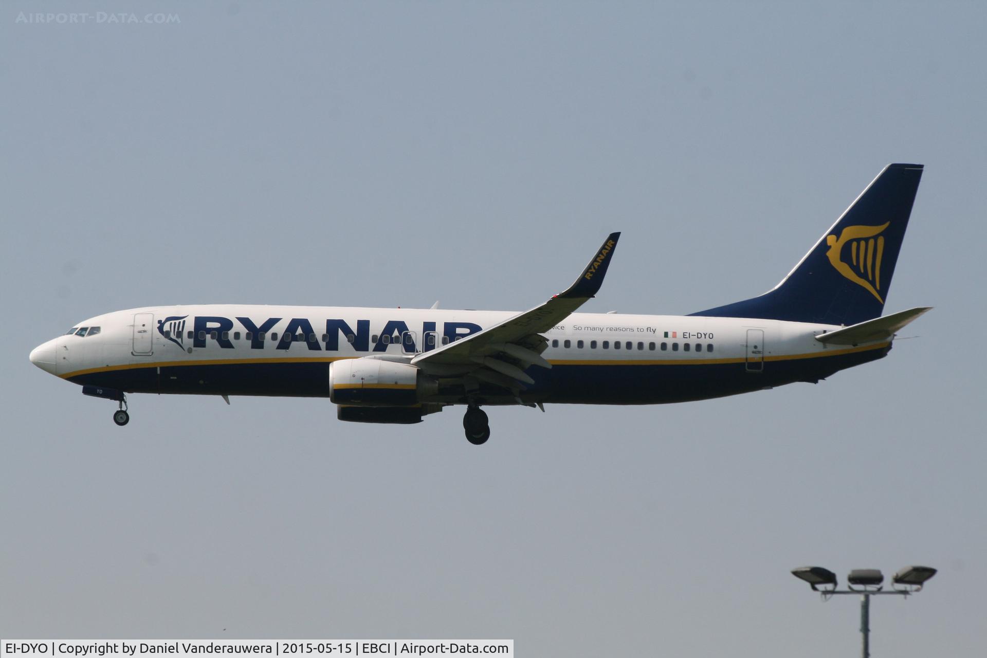 EI-DYO, 2008 Boeing 737-8AS C/N 33636, Descending to RWY 25