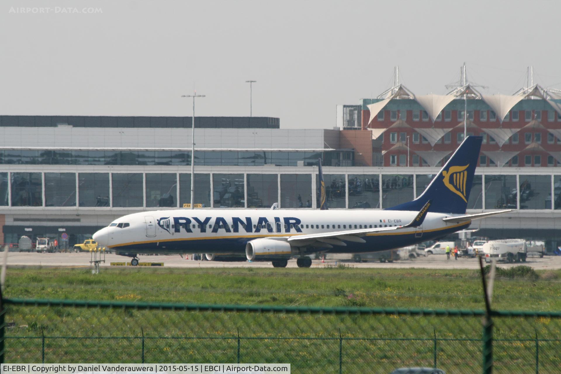 EI-EBR, 2009 Boeing 737-8AS C/N 37530, Leaving apron to take-off on RWY 25