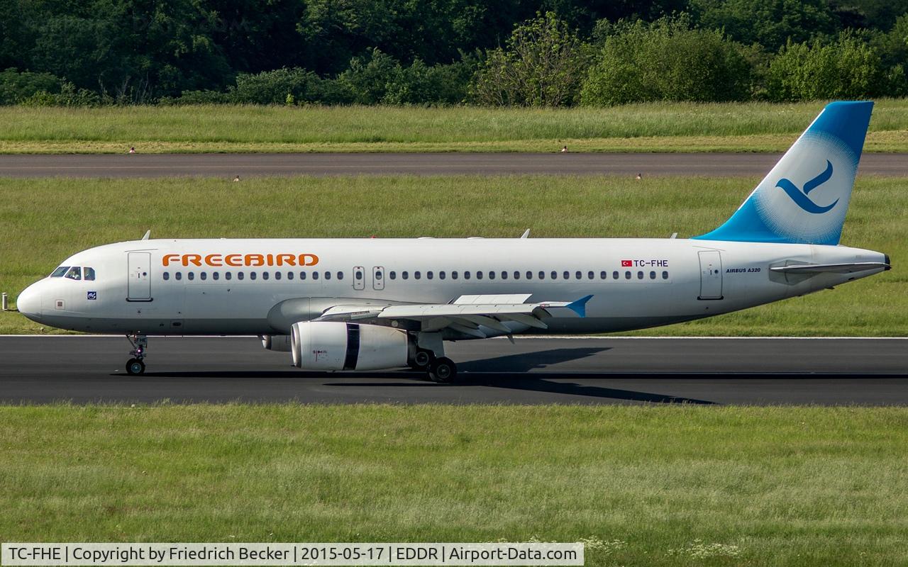 TC-FHE, 2006 Airbus A320-214 C/N 2804, decelerating after touchdown