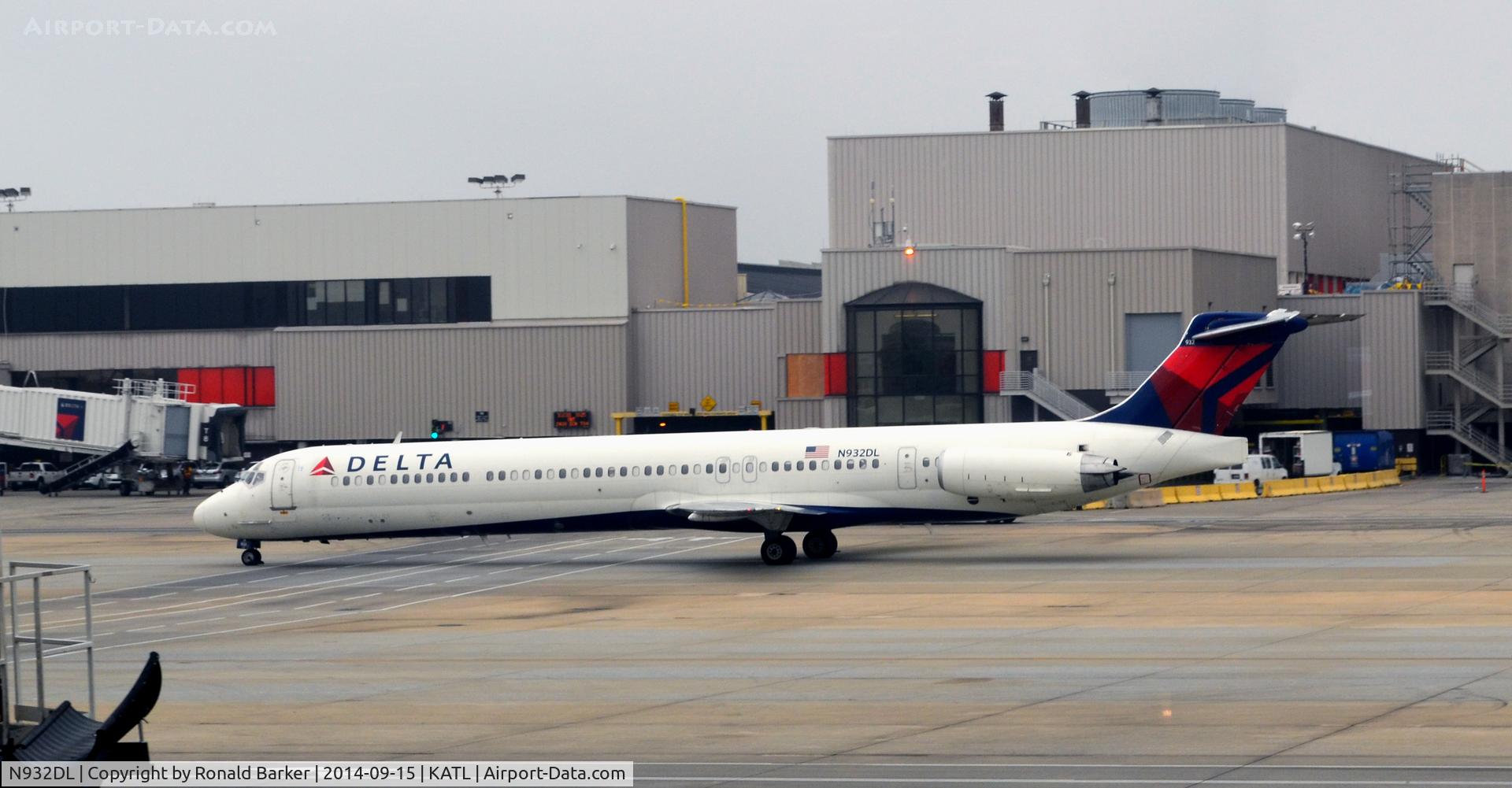N932DL, 1989 McDonnell Douglas MD-88 C/N 49719, Taxi Atlanta