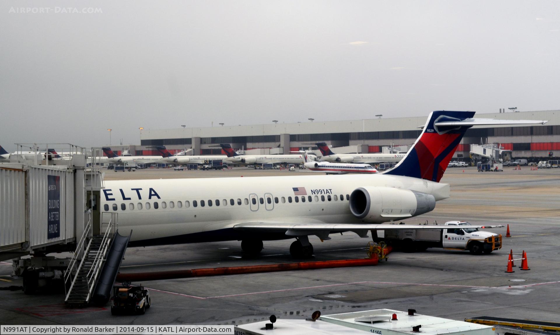 N991AT, 2002 Boeing 717-200 C/N 55135, At the gate Atlanta