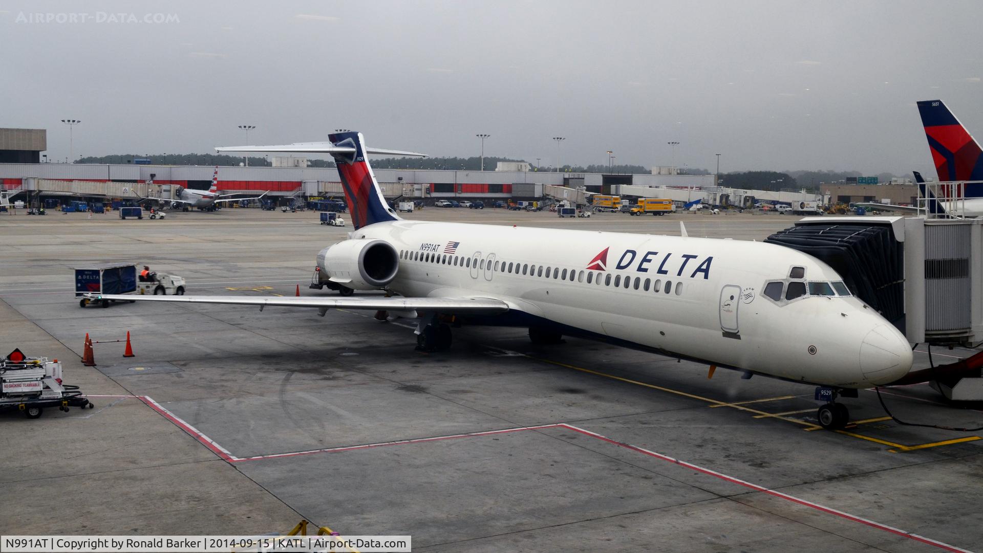 N991AT, 2002 Boeing 717-200 C/N 55135, At the gate Atlanta