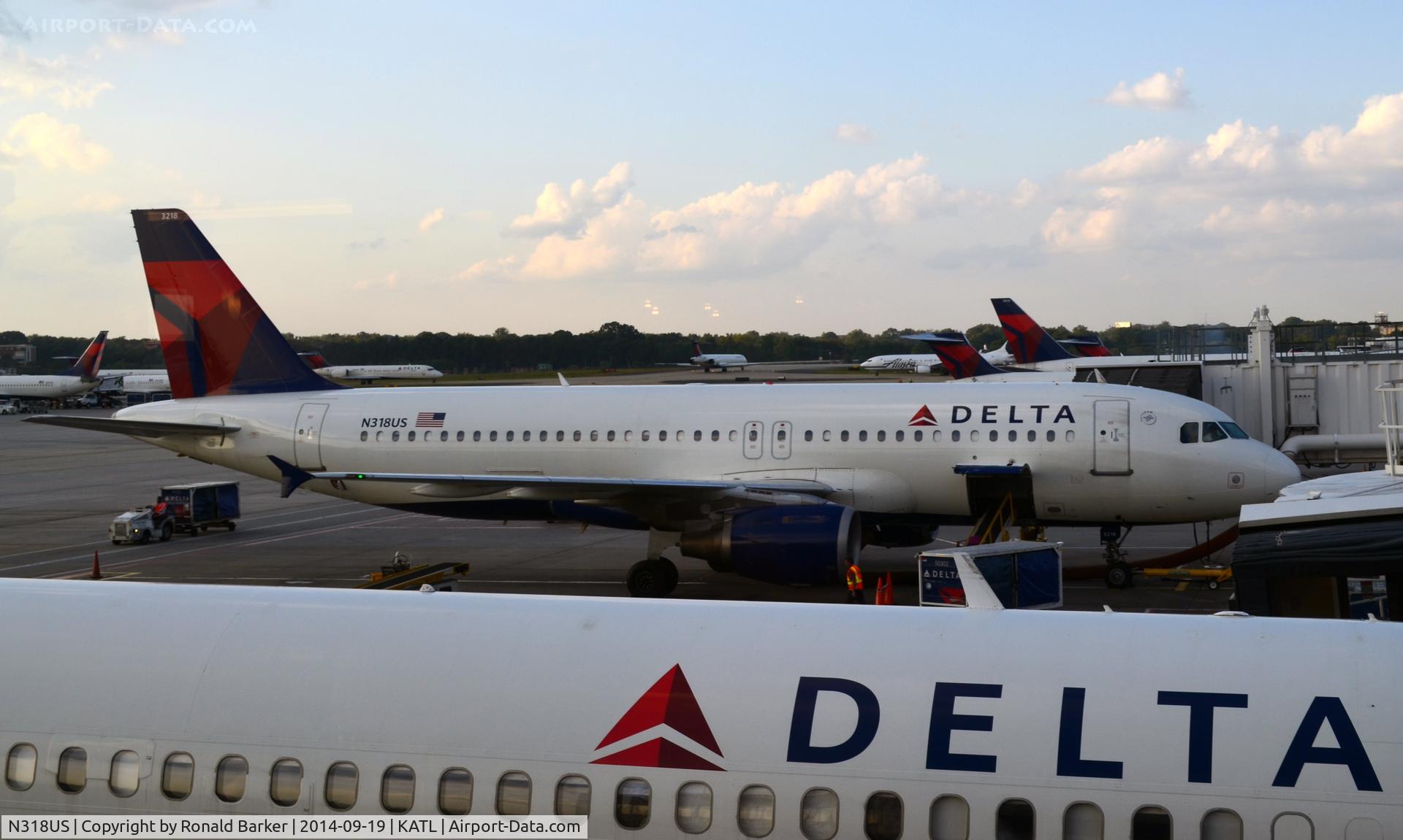N318US, 1991 Airbus A320-211 C/N 206, At the gate Atlanta