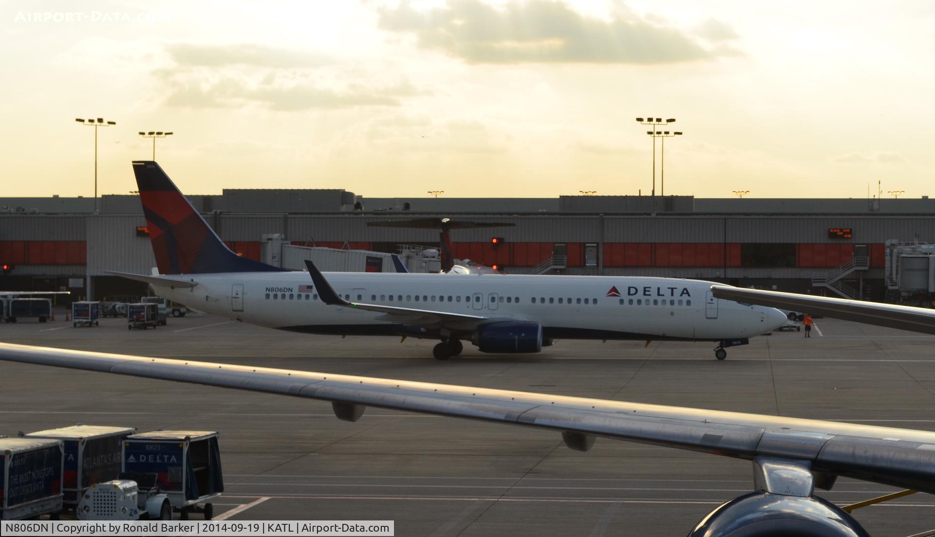N806DN, 2013 Boeing 737-932/ER C/N 31914, Taxi Atlanta