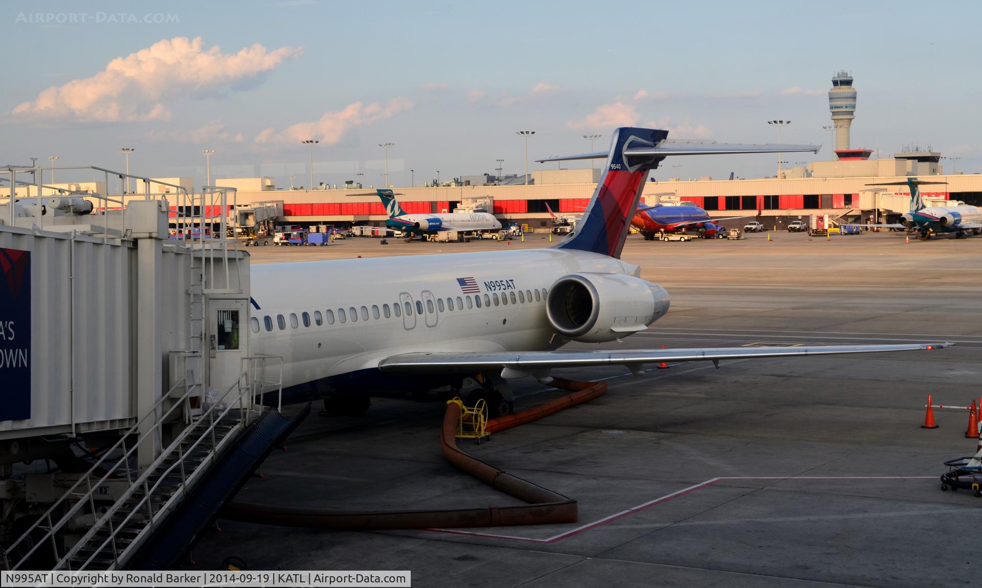 N995AT, 2002 Boeing 717-200 C/N 55139, At the gate Atlanta