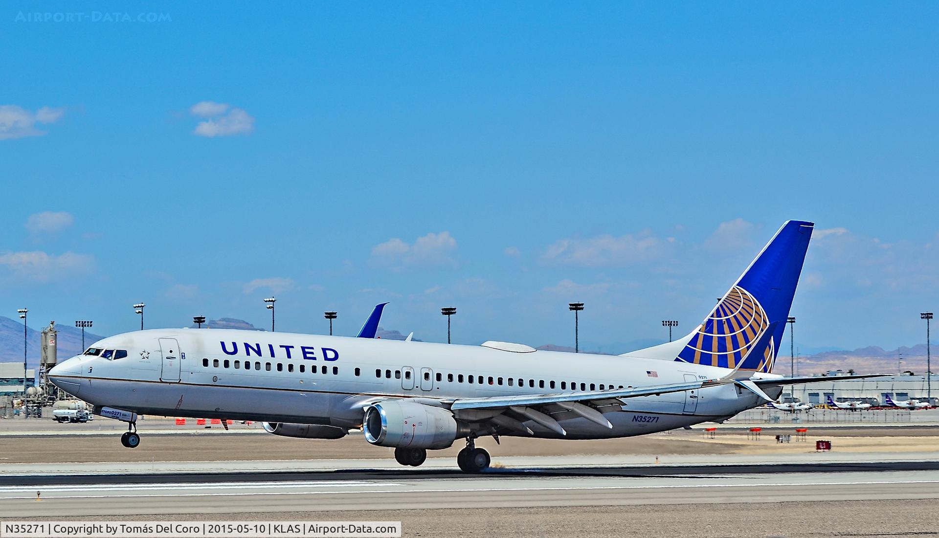 N35271, 2001 Boeing 737-824 C/N 31589, N35271 United Airlines 2001 Boeing 737-824 - cn 31589 / ln 982 - Split Scimitar Winglet

Las Vegas - McCarran International Airport (LAS / KLAS)
USA - Nevada May 10, 2015
Photo: Tomás Del Coro