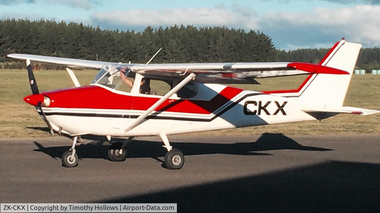 ZK-CKX, 1960 Cessna 172A C/N 47376, Taupo