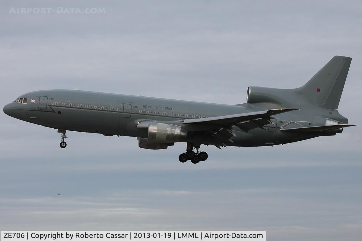 ZE706, Lockheed L-1011-385-3 TriStar C2 (500) C/N 193Y-1177, Runway 31
