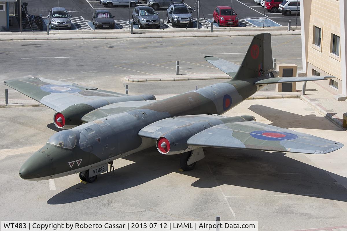 WT483, 1955 English Electric Canberra T.4 C/N EEP71438, Gate Guard @ LMML Tower
