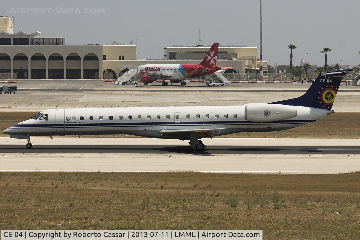 CE-04, 2001 Embraer ERJ-145LR (EMB-145LR) C/N 145548, Runway 31