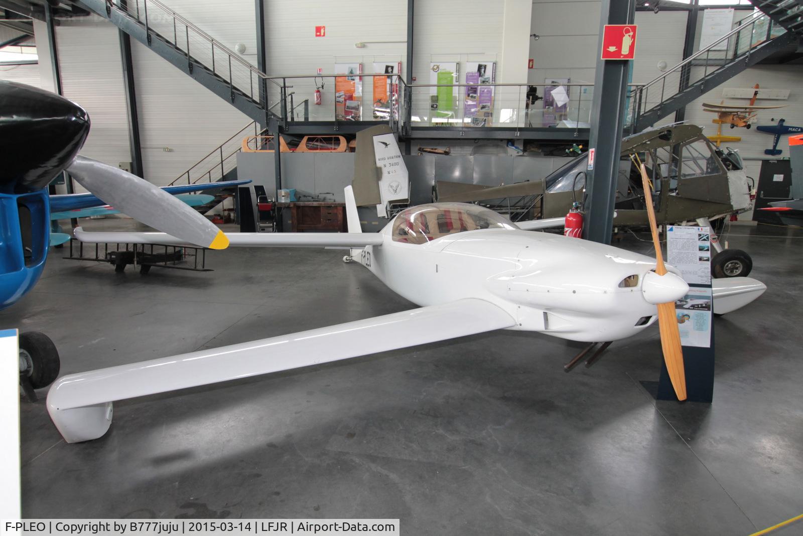 F-PLEO, Viking Dragonfly C/N 1116, at Angers