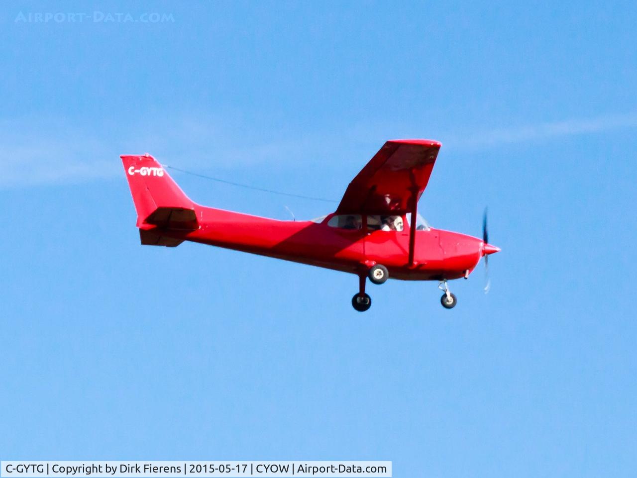C-GYTG, 1977 Cessna 172N C/N 17268622, approaching rwy 25.