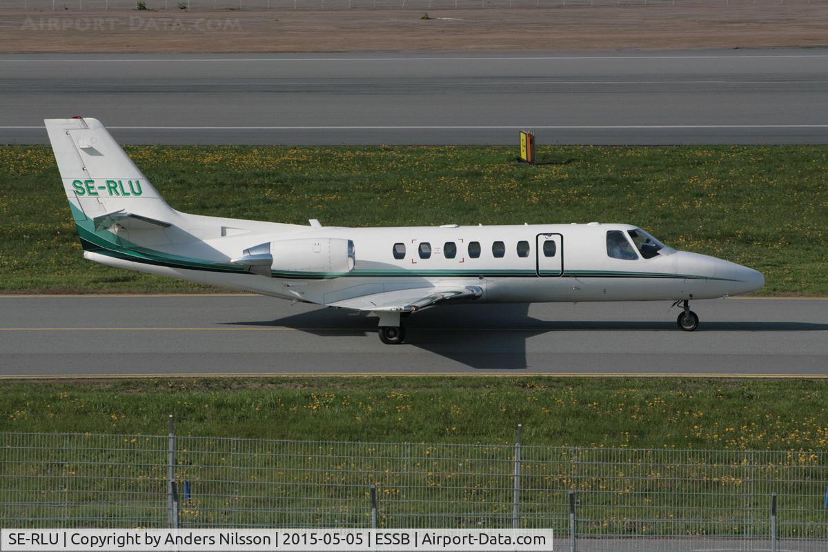 SE-RLU, 1999 Cessna 560 Citation Ultra C/N 560-0537, Taxiing to runway 12.