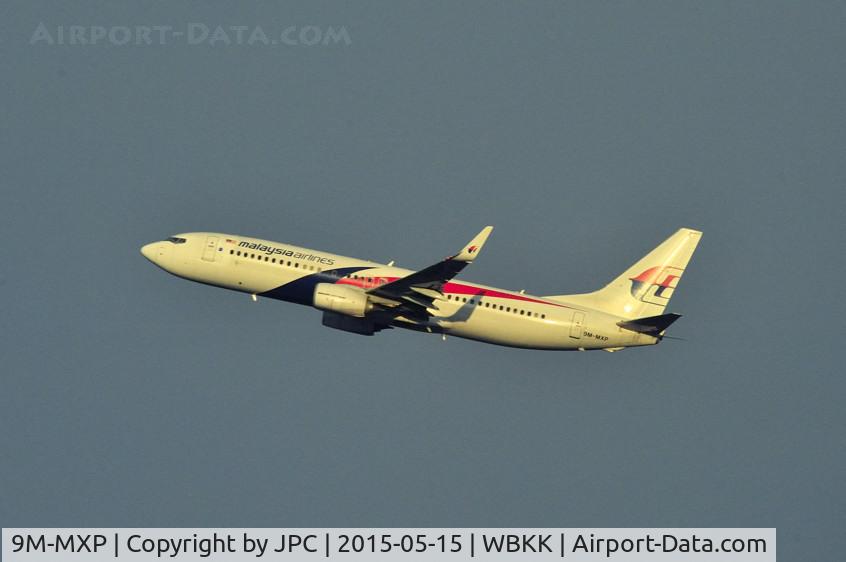 9M-MXP, 2013 Boeing 737-8H6 C/N 40153, TO before night falls