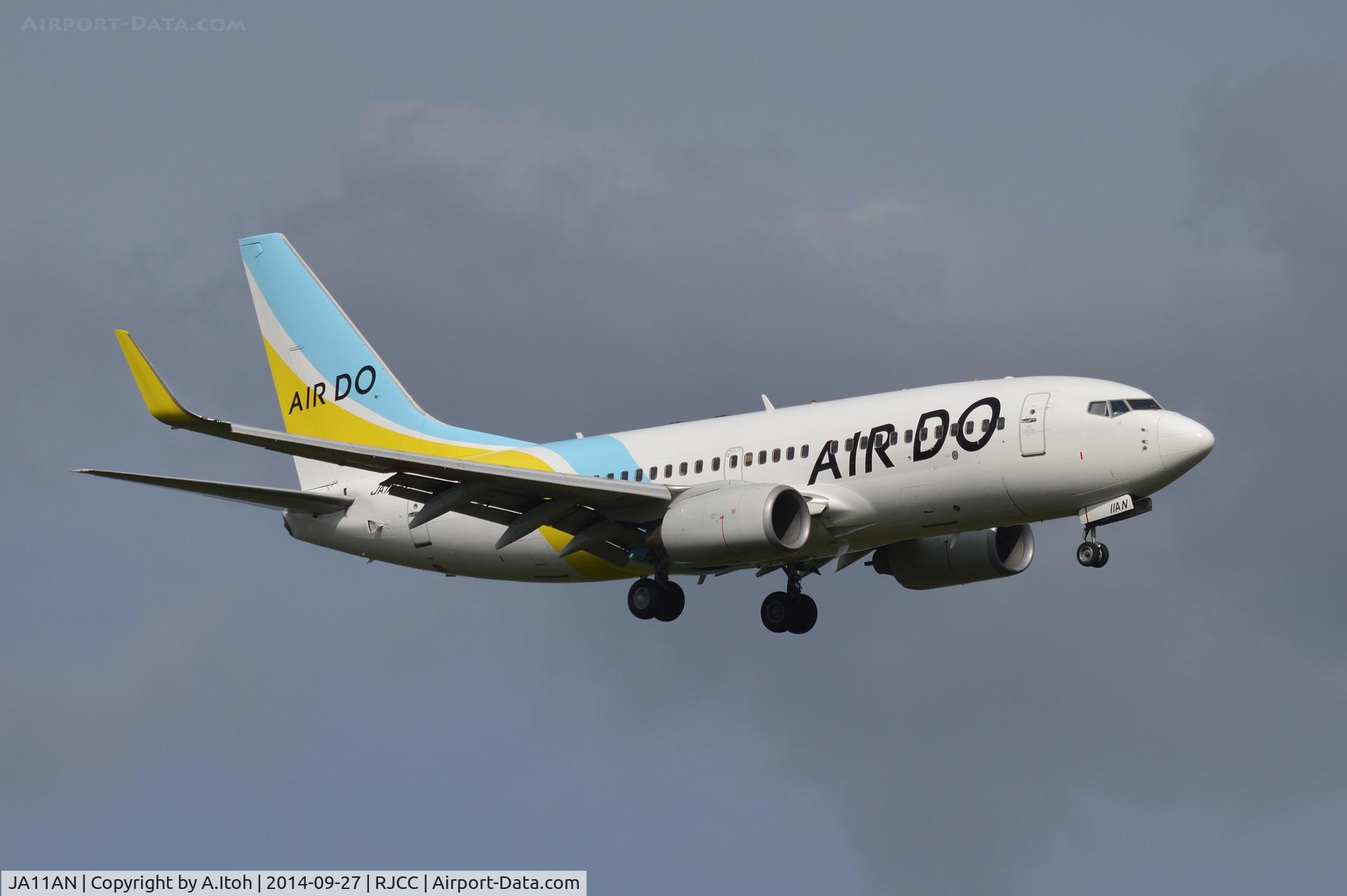 JA11AN, 2007 Boeing 737-781 C/N 33882, Approach to runway 19L