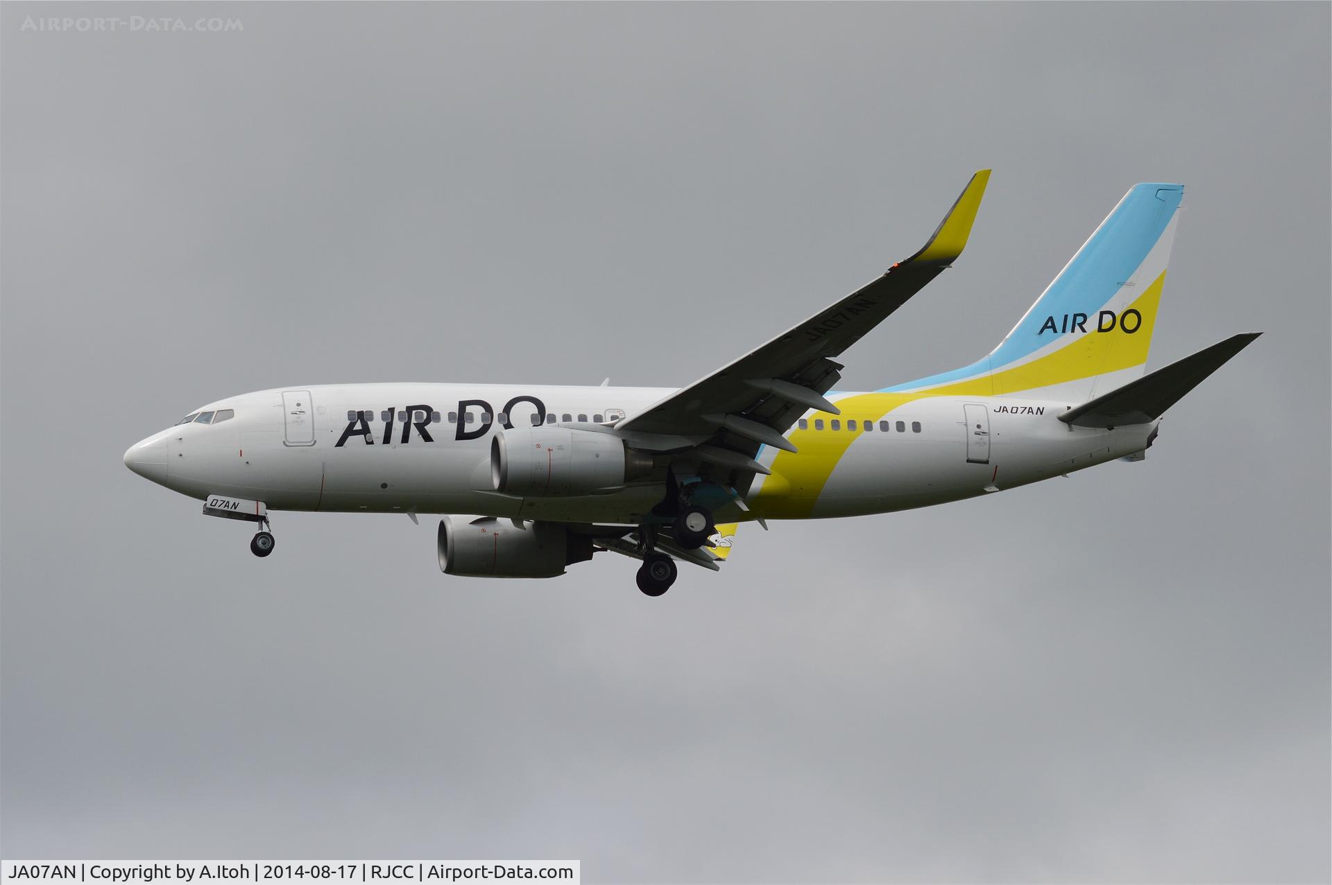 JA07AN, 2007 Boeing 737-781 C/N 33900/2071, Approach to runway 19L