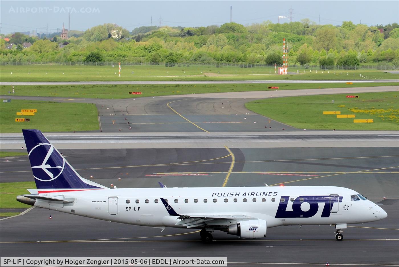 SP-LIF, 2006 Embraer 175STD (ERJ-170-200STD) C/N 17000154, On taxi for departure to WAW...