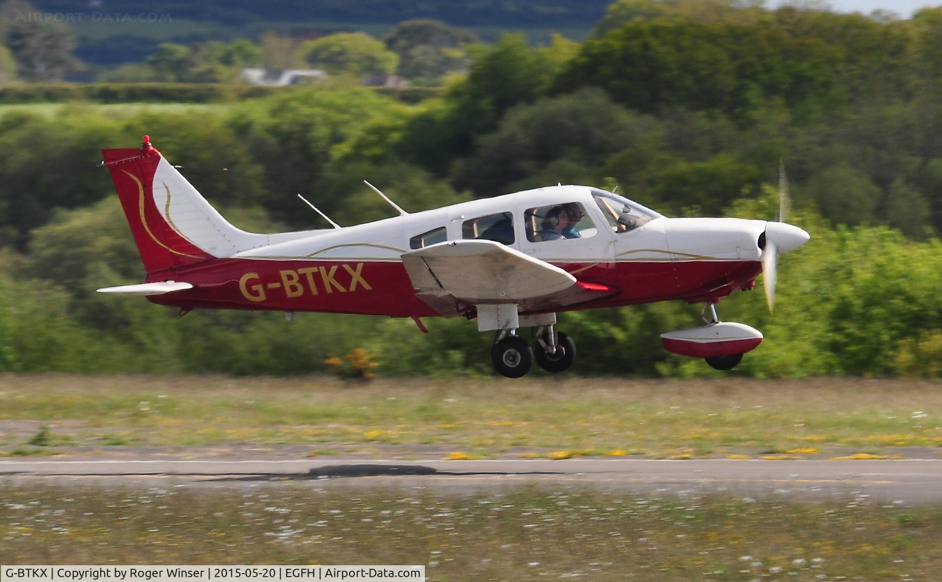 G-BTKX, 1978 Piper PA-28-181 Cherokee Archer II C/N 28-7890146, Visiting Cherokee Archer II departing Runway 28.
Previously registered N47866.