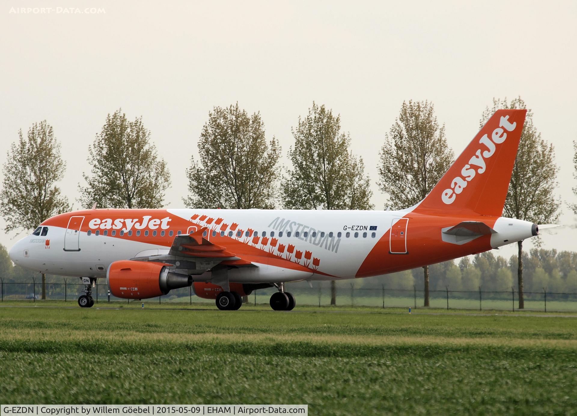 G-EZDN, 2008 Airbus A319-111 C/N 3569, Taxi to the gate of Schiphol Airport in new outfit
