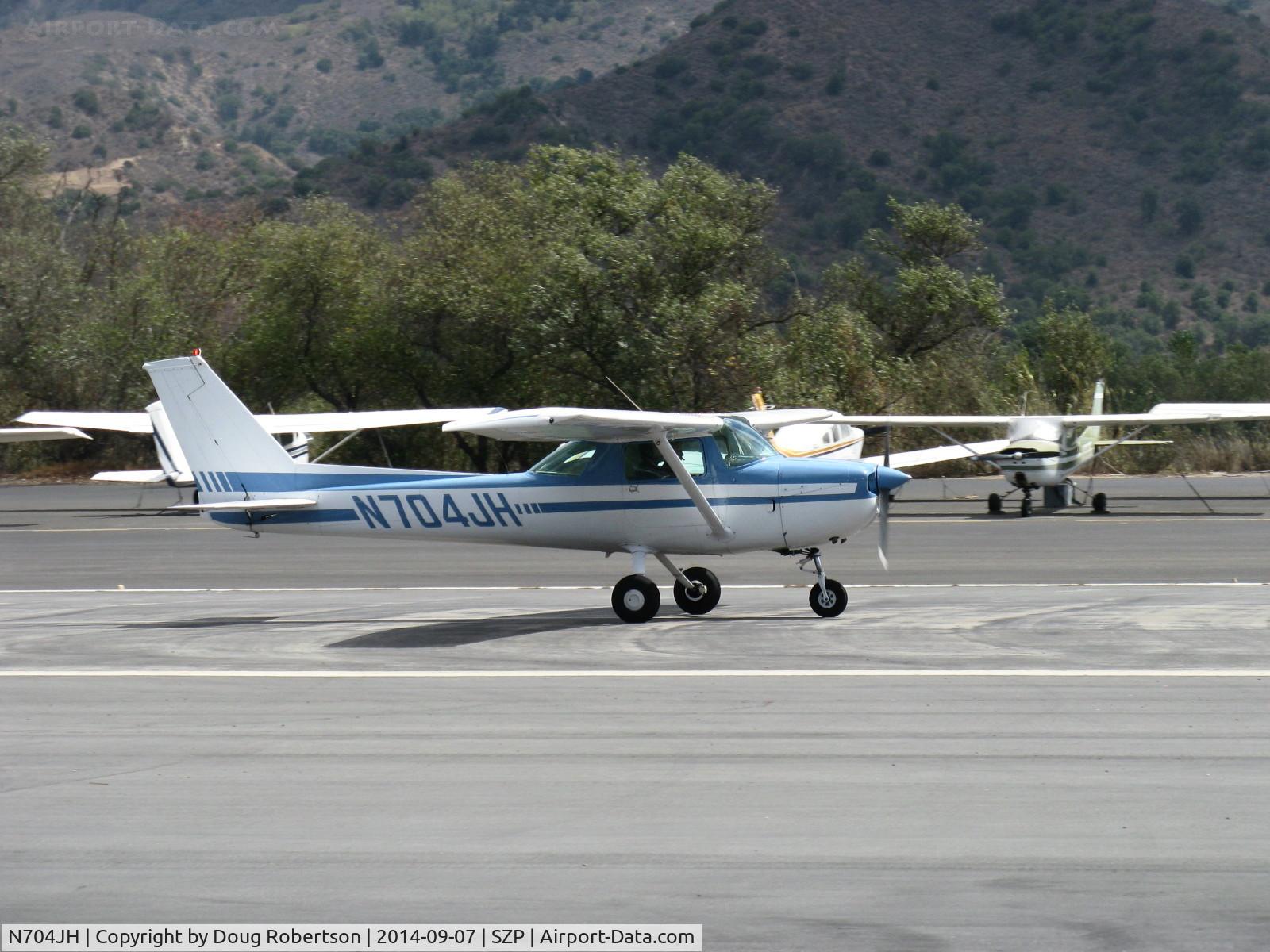 N704JH, 1976 Cessna 150M C/N 15078644, 1976 Cessna 150M, Continental O-200 100 Hp, landing roll Rwy 22