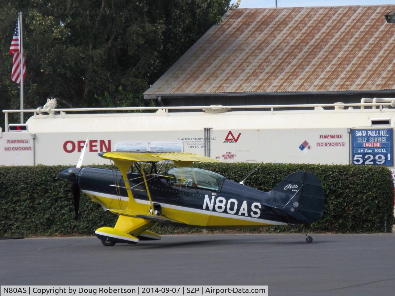 N80AS, 1992 Pitts S-2B Special C/N 5244, 1992 Pitts Aerobatics S-2B, Lycoming AEIO-540 D4A5 260 Hp, at fuel dock