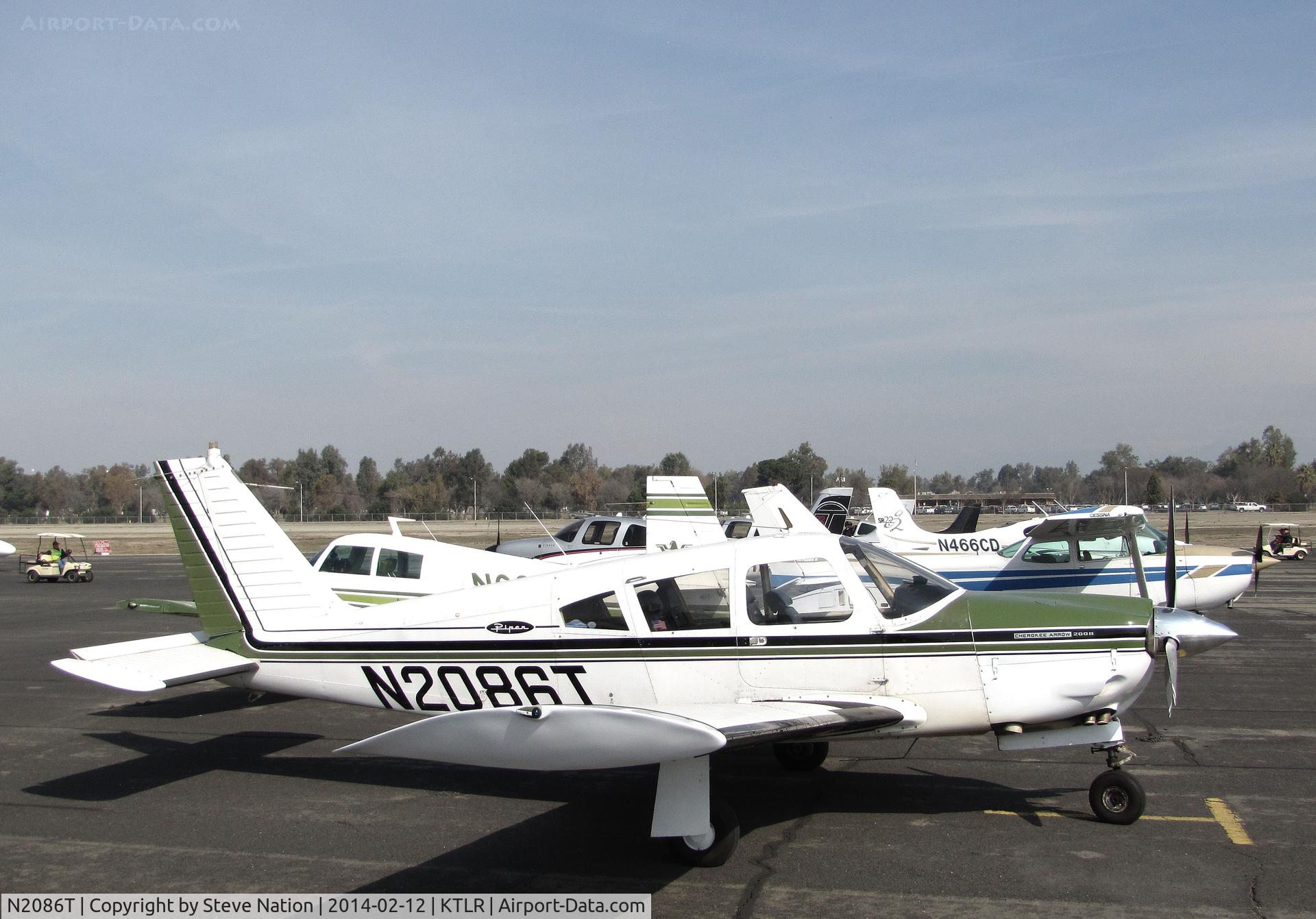 N2086T, 1970 Piper PA-28R-200 C/N 28R-7135030, Piper PA-28R-200 @ Mefford Field (Tulare, CA) for 2014 International Ag Expo