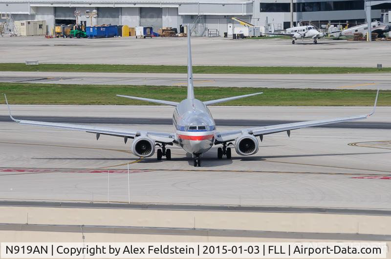 N919AN, 1999 Boeing 737-823 C/N 29520, Ft. Lauderdale