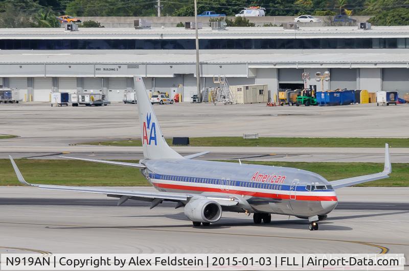 N919AN, 1999 Boeing 737-823 C/N 29520, Ft. Lauderdale
